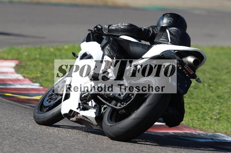 Archiv-2022/64 19.09.2022.09 Plüss Moto Sport Yamaha Fun Day ADR/Sportfahrer/backside